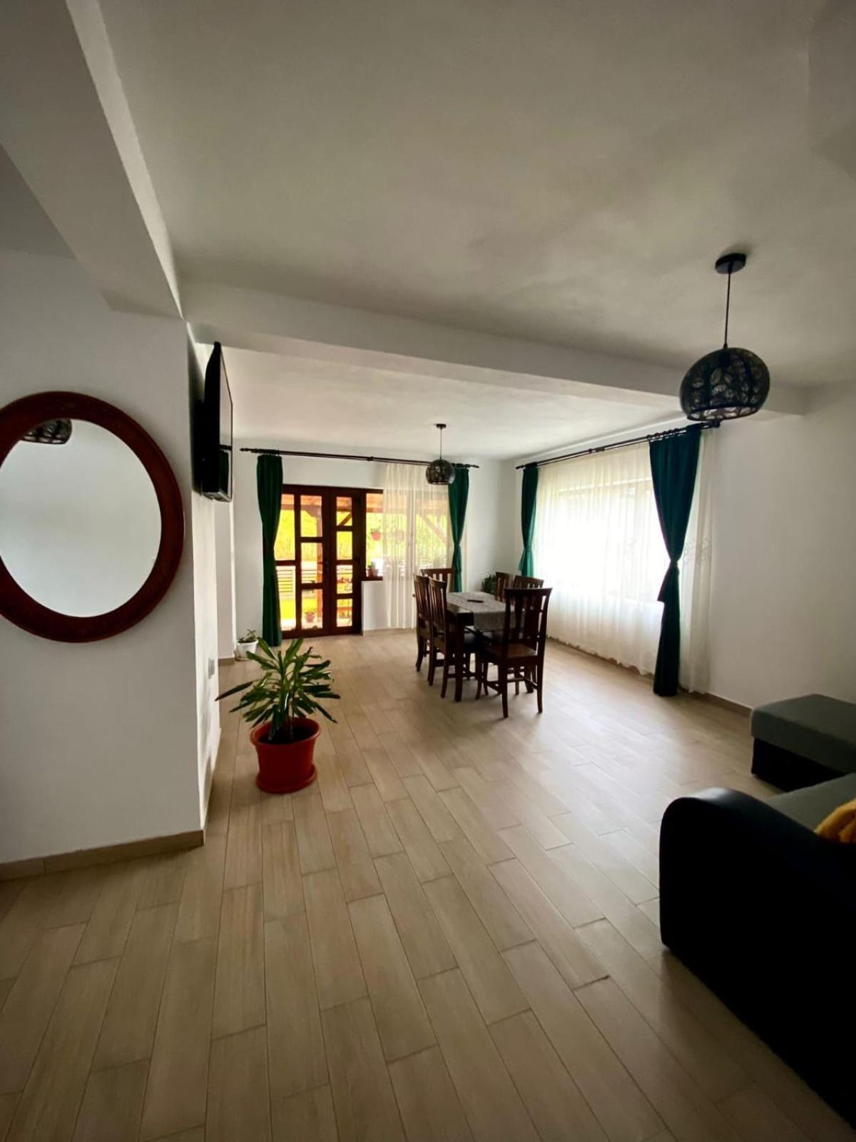 ホテル Casa Alex Curtea de Argeş エクステリア 写真