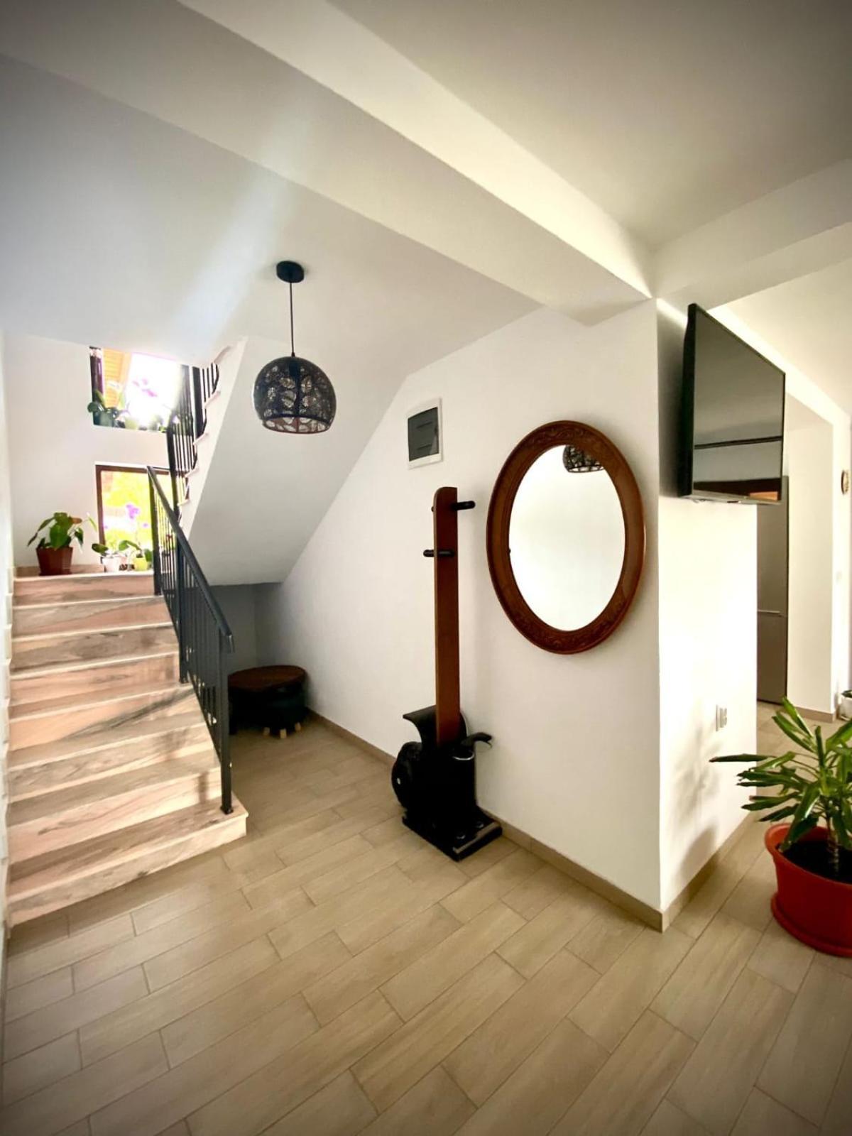 ホテル Casa Alex Curtea de Argeş エクステリア 写真