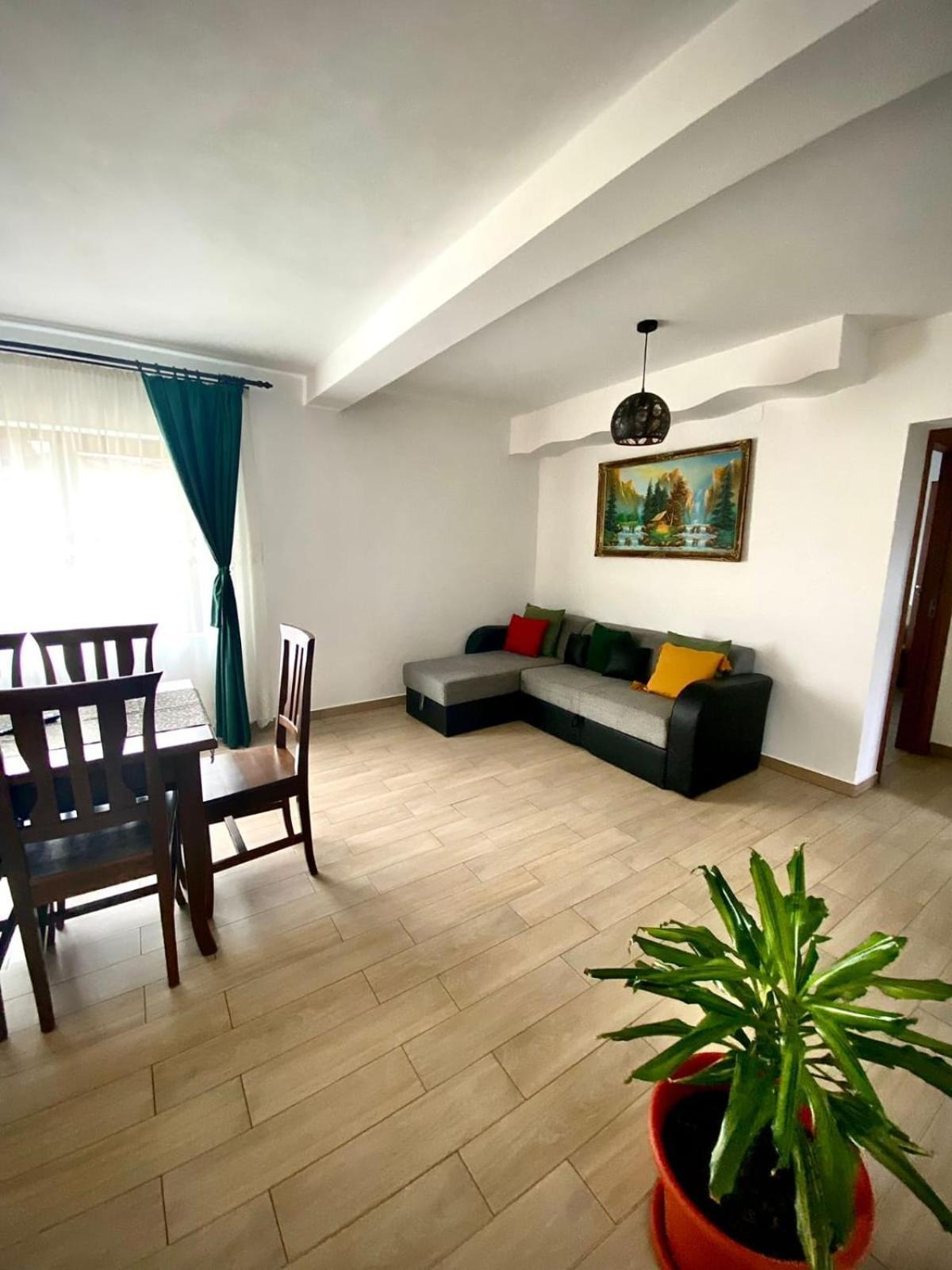 ホテル Casa Alex Curtea de Argeş エクステリア 写真