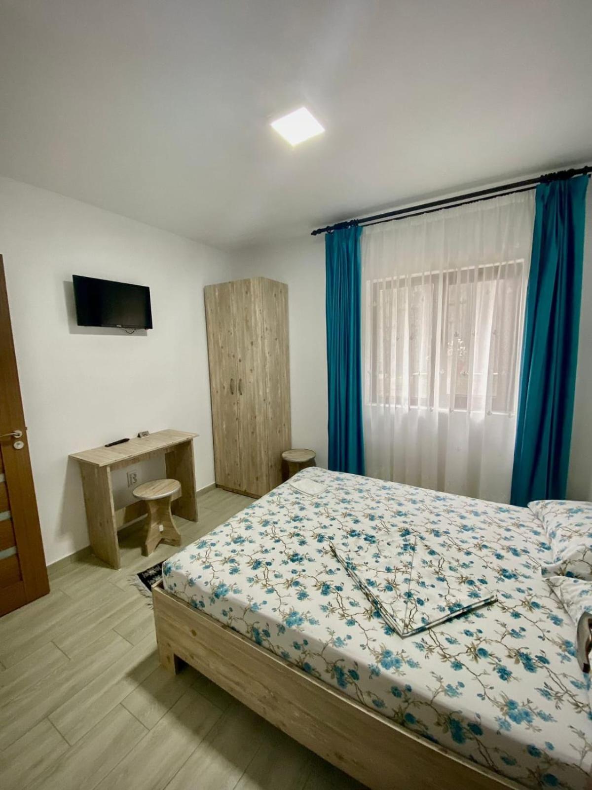 ホテル Casa Alex Curtea de Argeş エクステリア 写真
