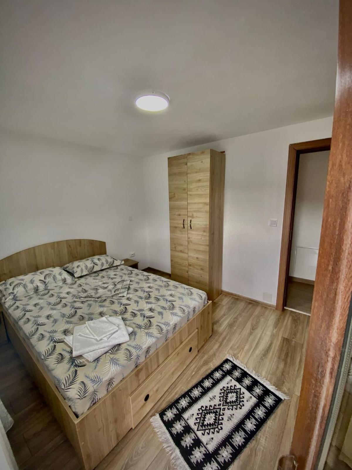 ホテル Casa Alex Curtea de Argeş エクステリア 写真
