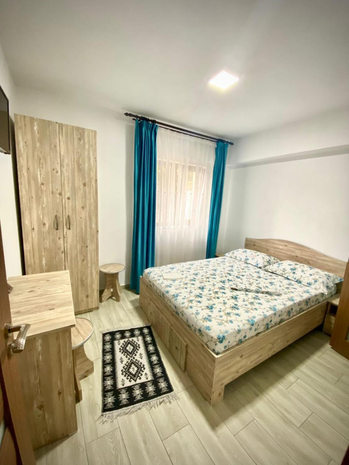 ホテル Casa Alex Curtea de Argeş エクステリア 写真
